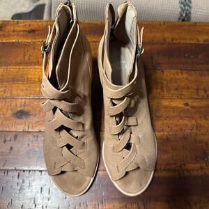 Eileen Fisher Women’s Lynn Peep Toe Shoes Nubuck Leather Bootie Wheat Color 7.5M